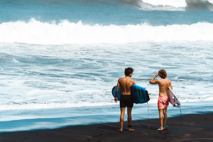 files/surfers-stand-on-shore.jpg
